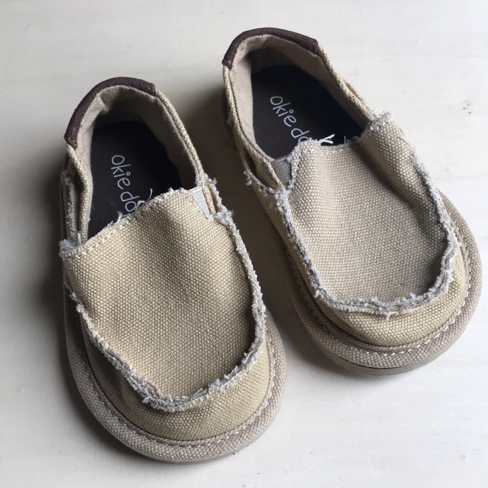 Okie dokie Brand Loafer style slid on khaki sz 5m